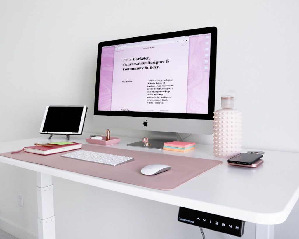 Swift 6.2 마이그레이션 - silver imac on white wooden desk